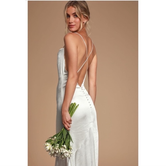 NEW WITH TAGS Elliatt White Maxi Dress size small - Picture 1 of 9